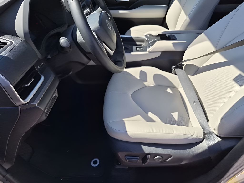 Used Car 2024 Toyota Grand Highlander  Xle For Sale Under $50,000 In Austin, Texas