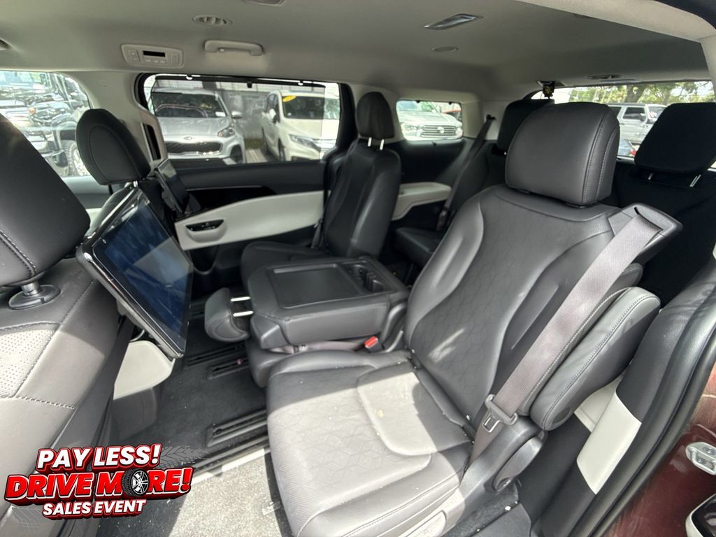 Used 2024 Kia Carnival Van