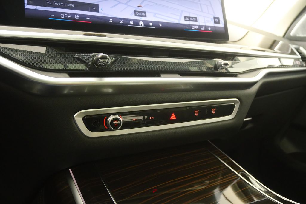 Thumbnail: 2025 BMW X7 - 29