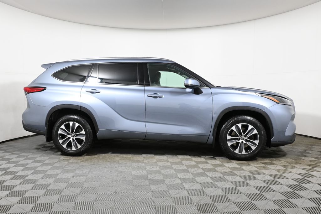 Thumbnail: 2021 Toyota Highlander - 8