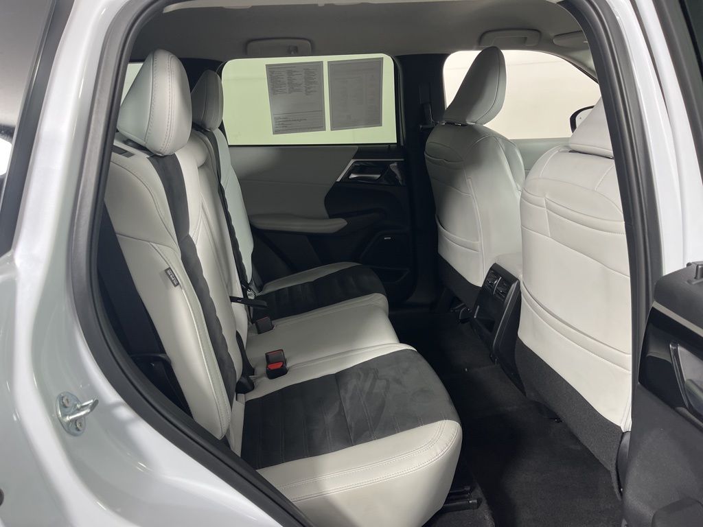 Thumbnail: 2025 Mitsubishi Outlander - 8