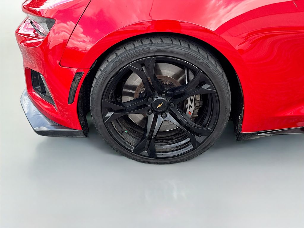 Used 2019 Red Chevrolet ZL1 image 31