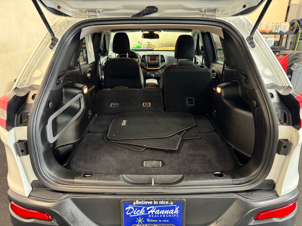 2016 Jeep Cherokee Sport