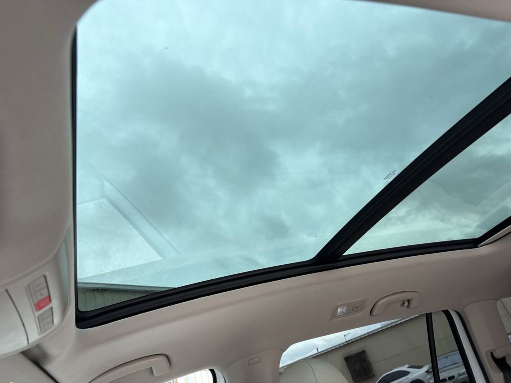 2019 Volkswagen Atlas SEL White at Durrett Motor Company