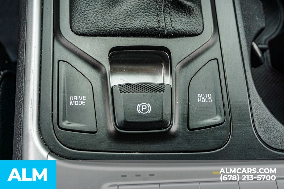 Used 2025 White Kia LXS image 49