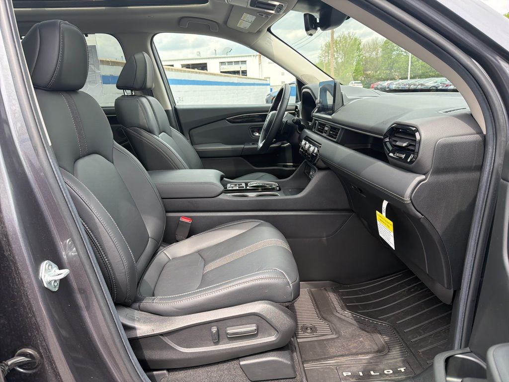 Thumbnail: 2025 Honda Pilot - 26