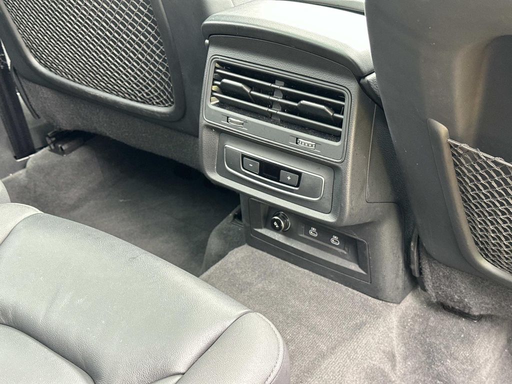 Thumbnail: 2022 Audi Q7 - 27