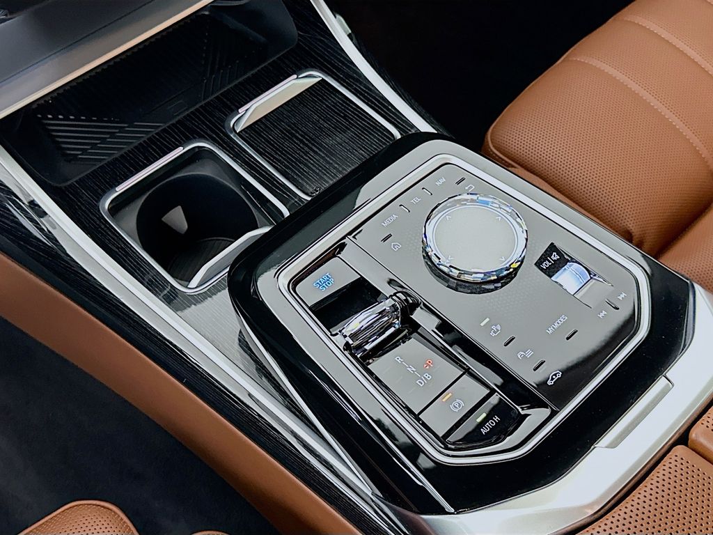Thumbnail: 2025 BMW i7 - 17