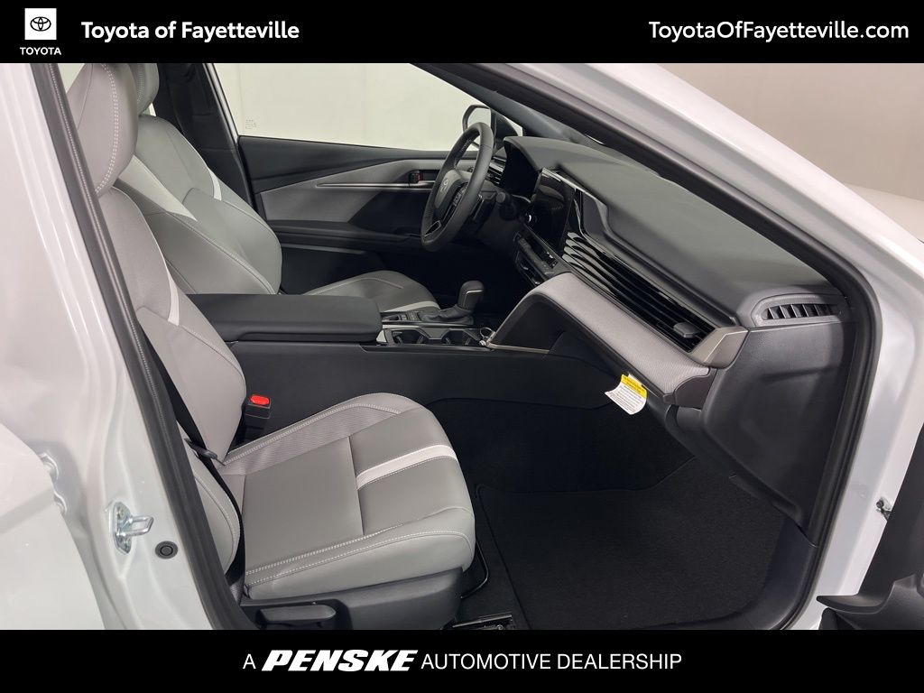 2025 Toyota Camry SE 6