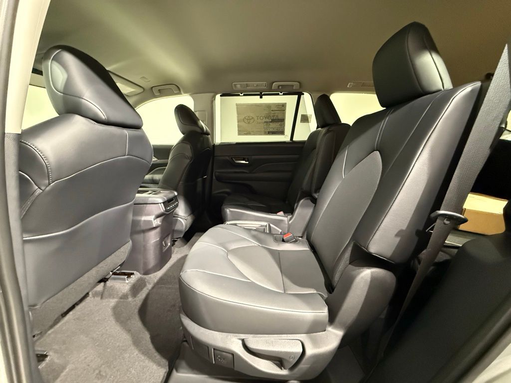 Thumbnail: 2026 Toyota Grand Highlander - 18