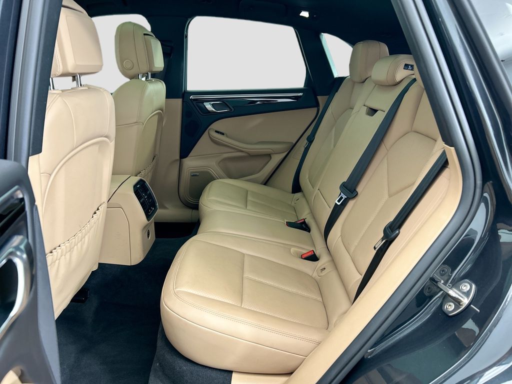 Thumbnail: 2020 Porsche Macan - 19