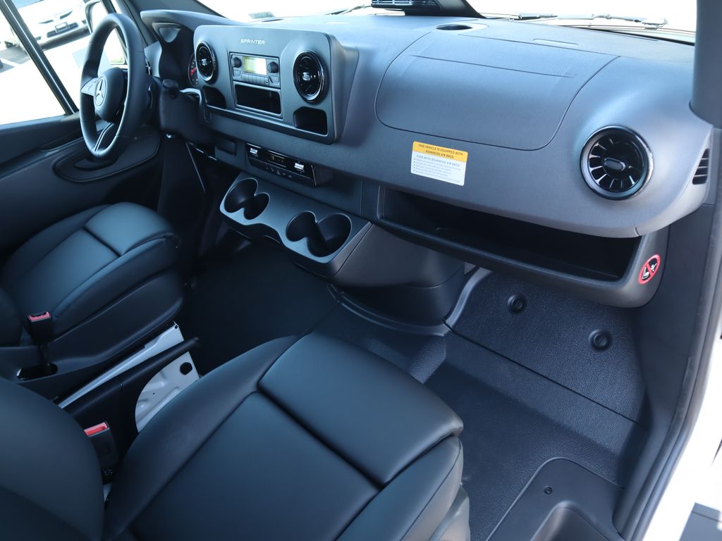 Thumbnail: 2025 Mercedes-Benz Sprinter - 17