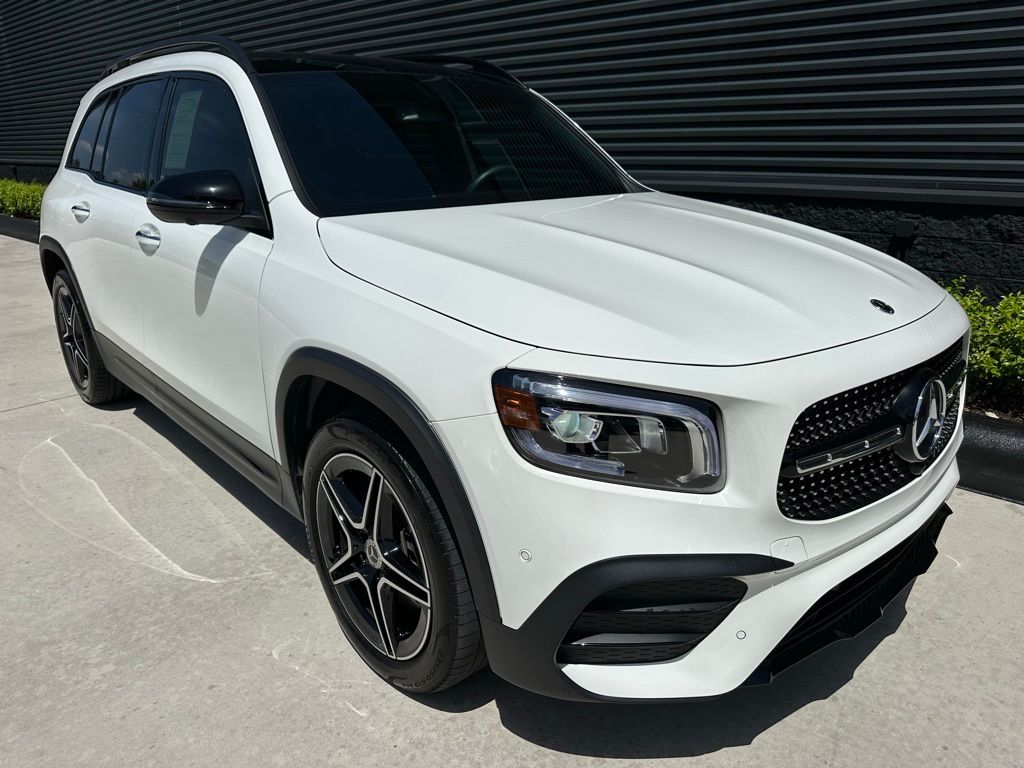 Thumbnail: 2023 Mercedes-Benz GLB - 10