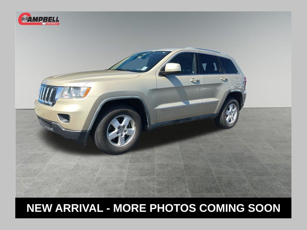 White Gold Clearcoat 2011 Jeep Grand Cherokee Laredo SUV / Crossover 4X2 5-Speed Automatic