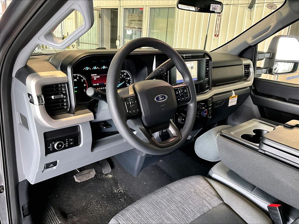 2026 Ford F-350SD — photo 9