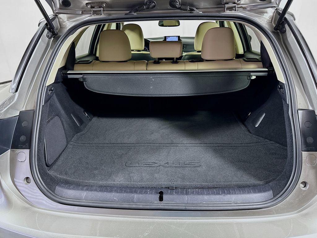 2017 Lexus CT 200h 26