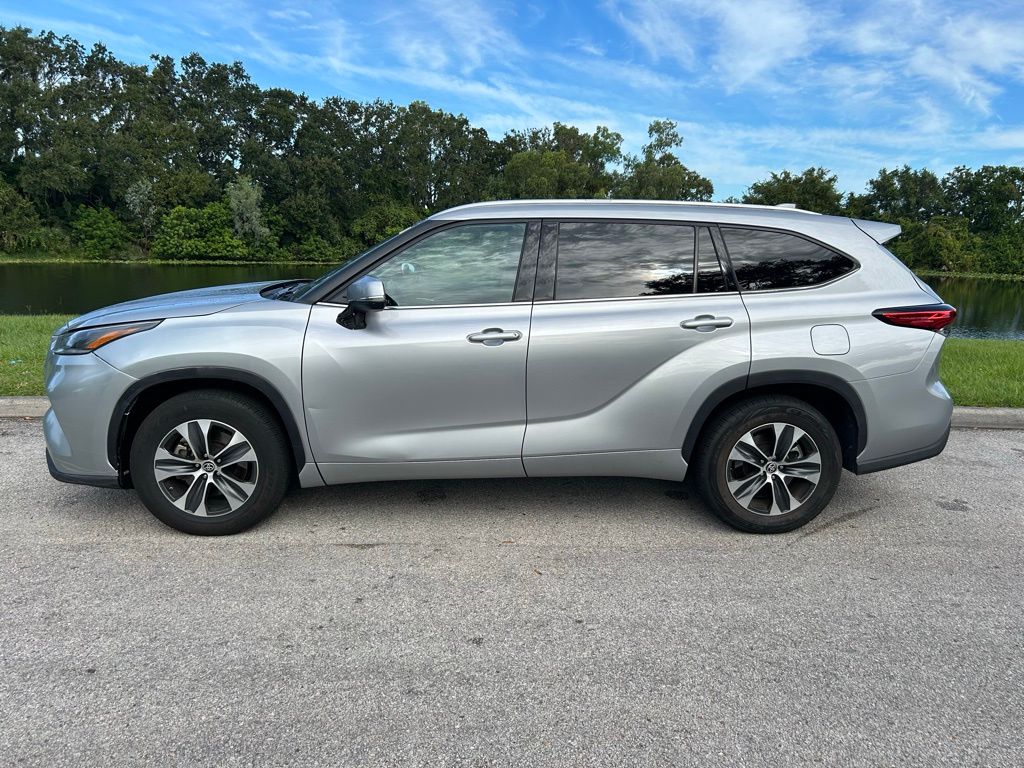 Thumbnail: 2021 Toyota Highlander - 2