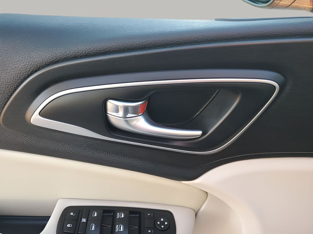 Used Car 2015 Chrysler 200  Limited For Sale Under $10,000 In Austin, Texas