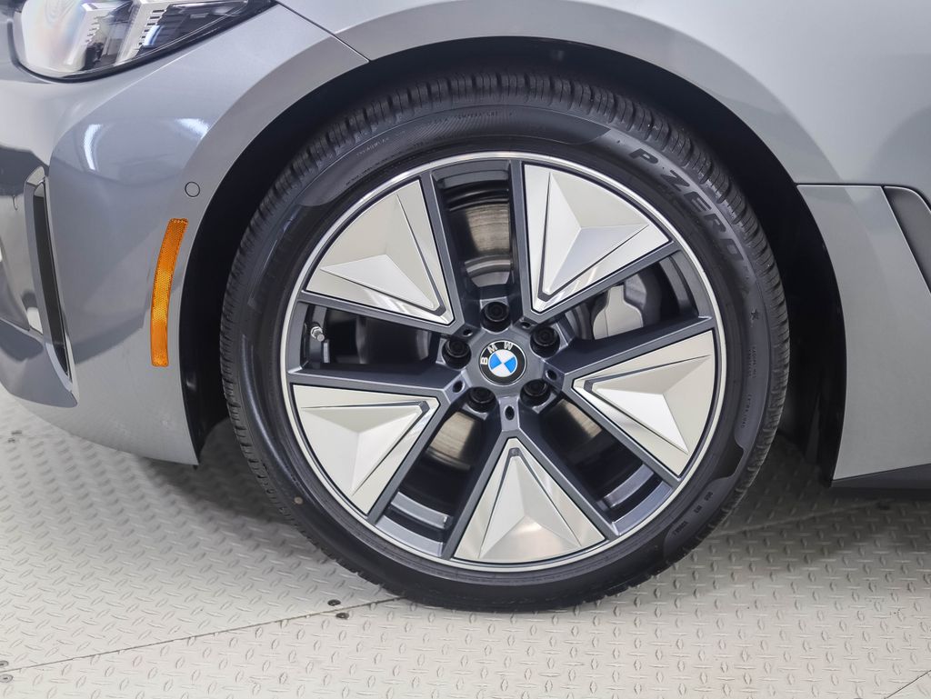 Thumbnail: 2025 BMW i4 - 2