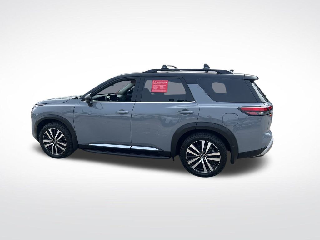 2023 Nissan Pathfinder Platinum photo