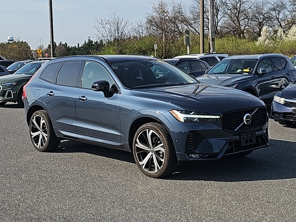 2023 Volvo XC60 B5 Ultimate Dark Theme AWD
