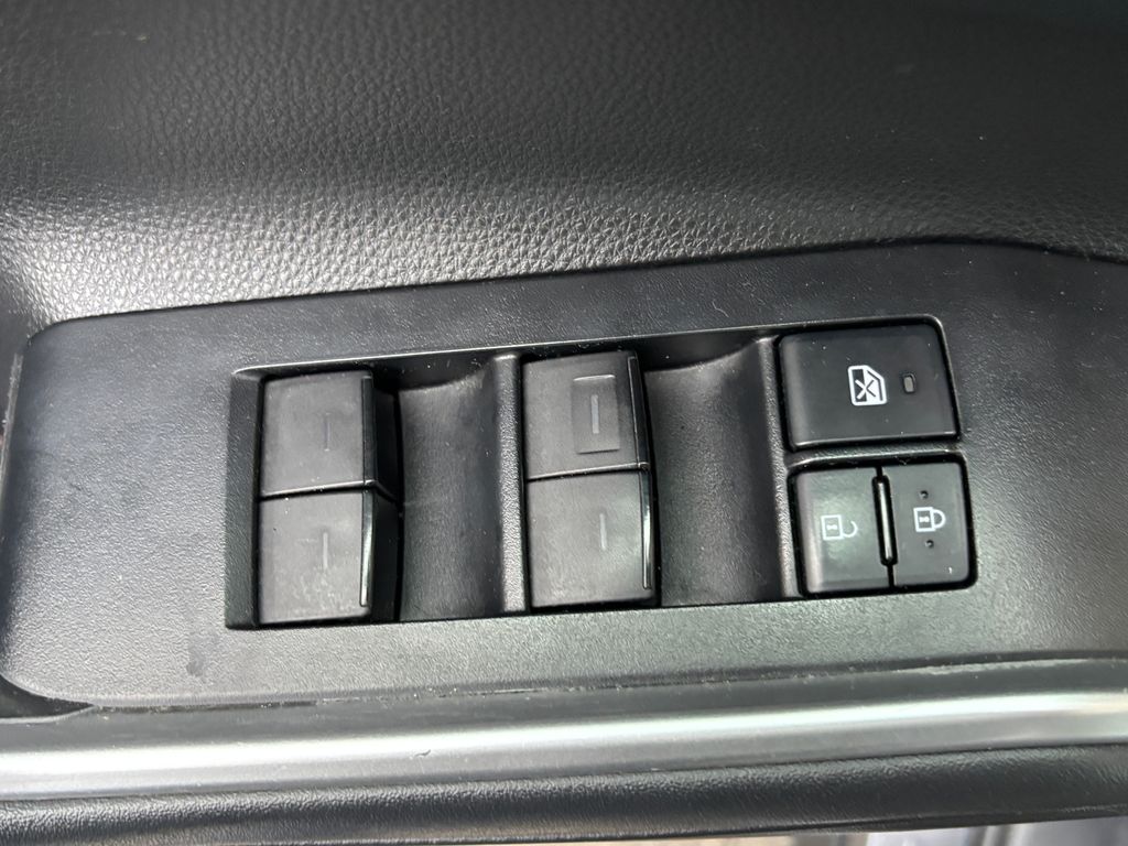 Thumbnail: 2022 Toyota Highlander - 28