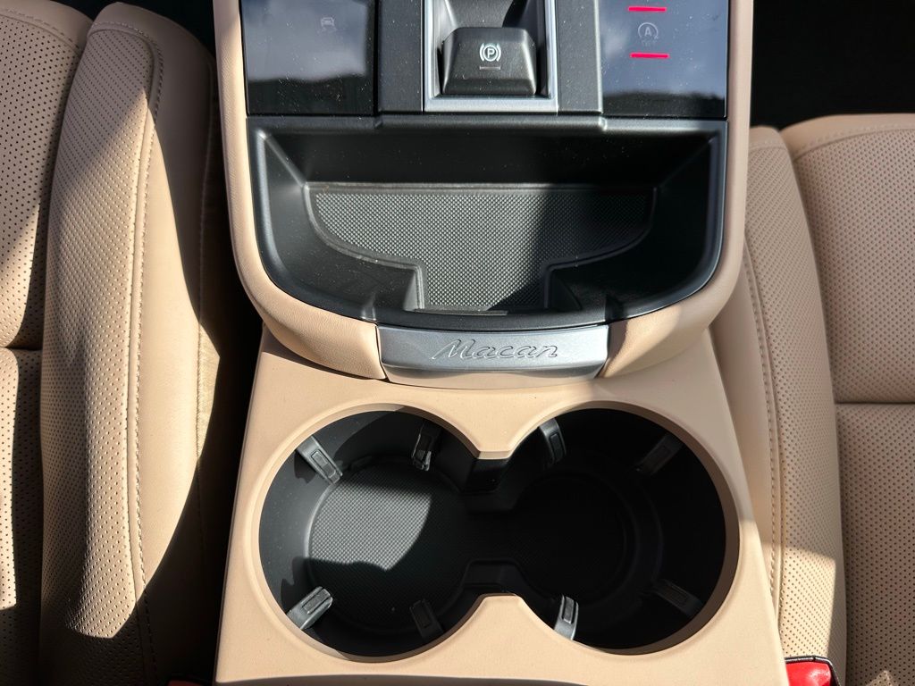 Thumbnail: 2025 Porsche Macan - 20