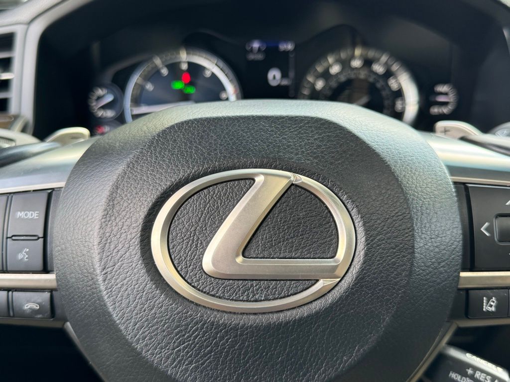 2020 Lexus LX 570 32