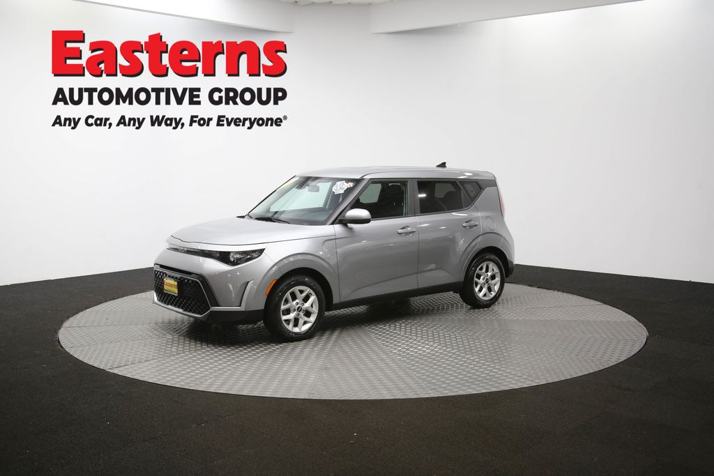 Used 2023  Kia LX image 56