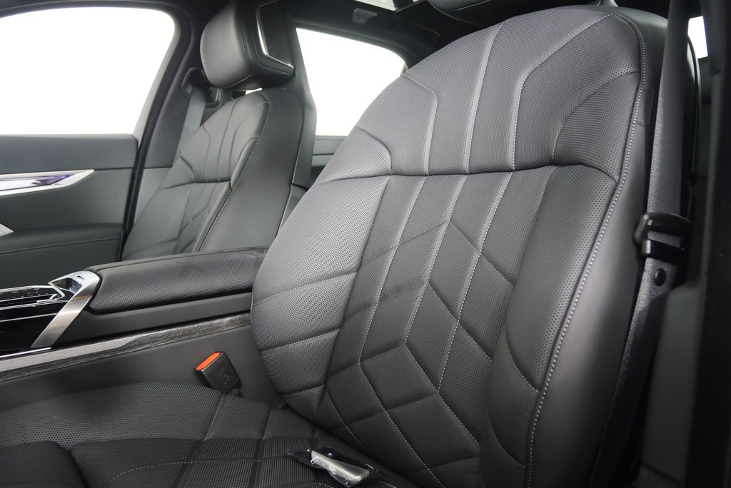 Thumbnail: 2026 BMW 7 Series - 11