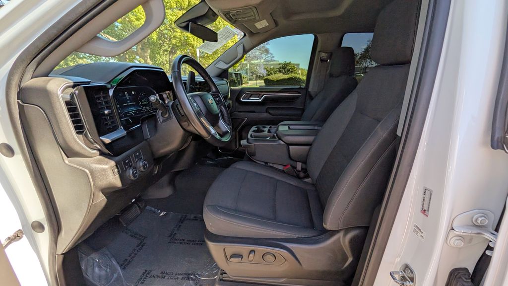 Used 2022 Chevrolet Silverado 1500 LT 4D Crew Cab