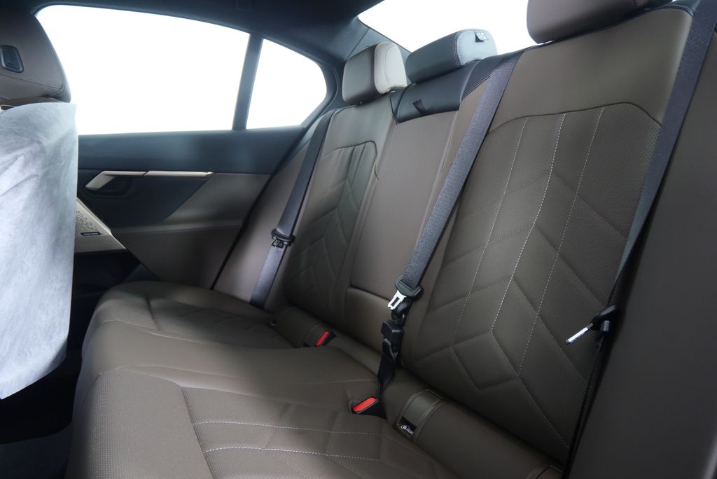 Thumbnail: 2026 BMW i5 - 15