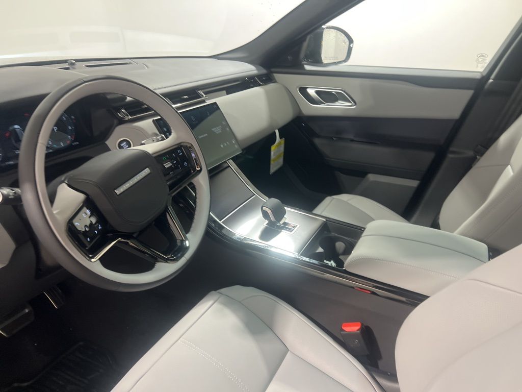 Certified Used 2026  Land Rover Dynamic SE image 10