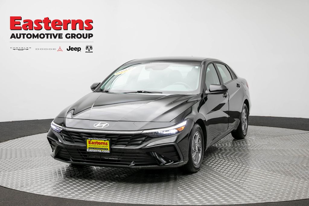 Abyss Black 2025 Hyundai Elantra Sedan Front-Wheel Drive Continuously Variable Transmission