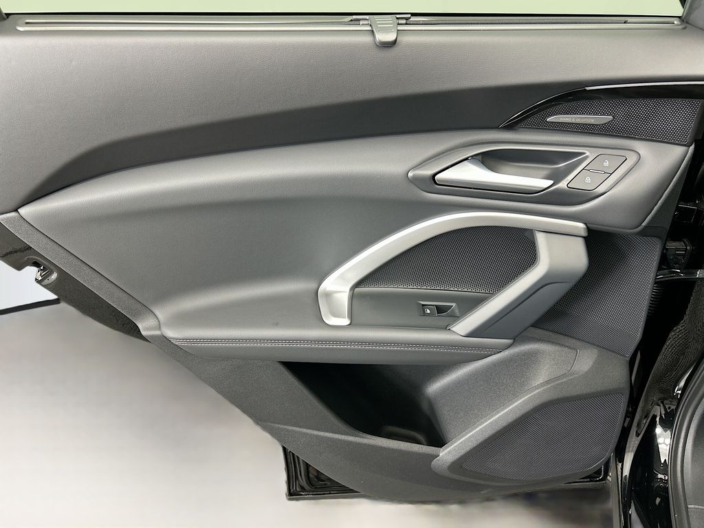 Thumbnail: 2025 Audi Q5 - 25