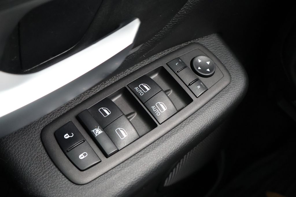 Thumbnail: 2021 RAM 1500 - 32