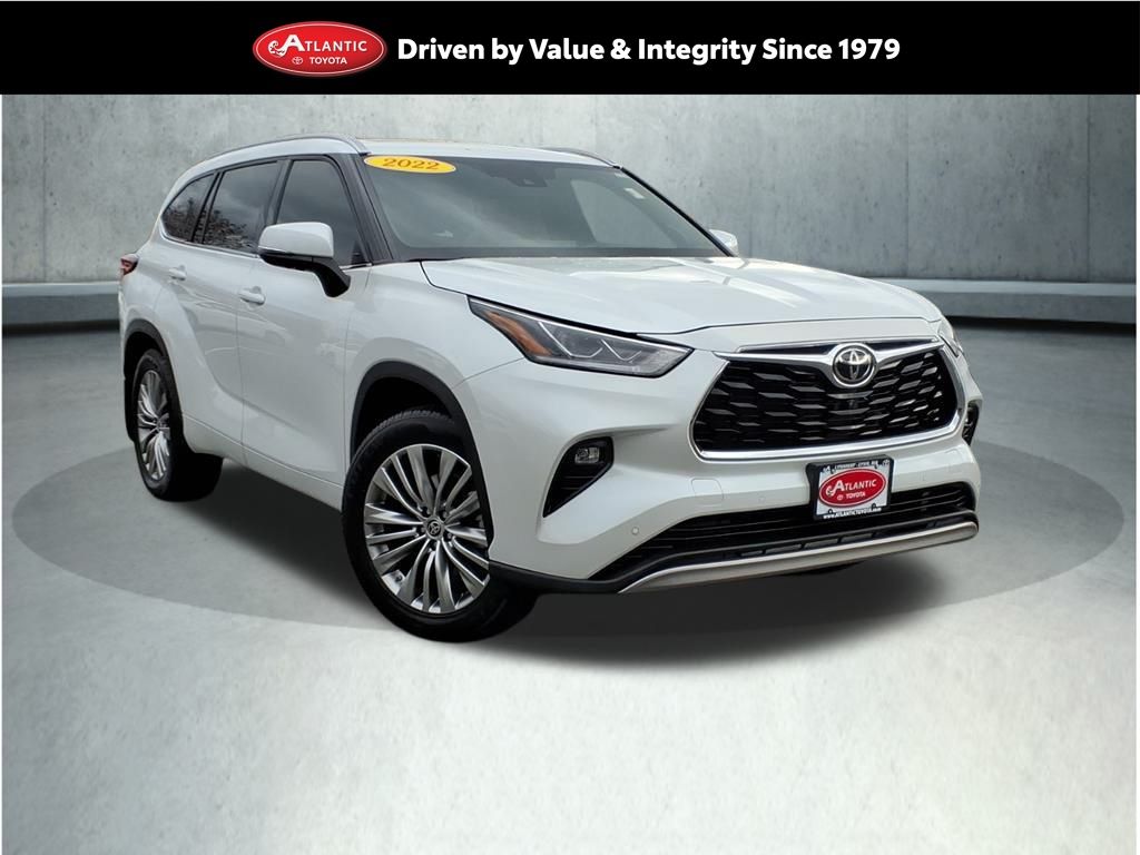 2022 Toyota Highlander Platinum's photo