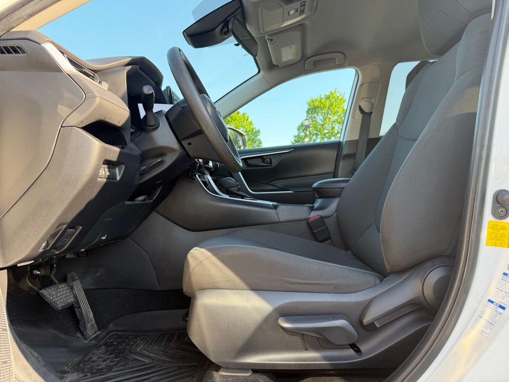 2022 Toyota RAV4 Hybrid LE