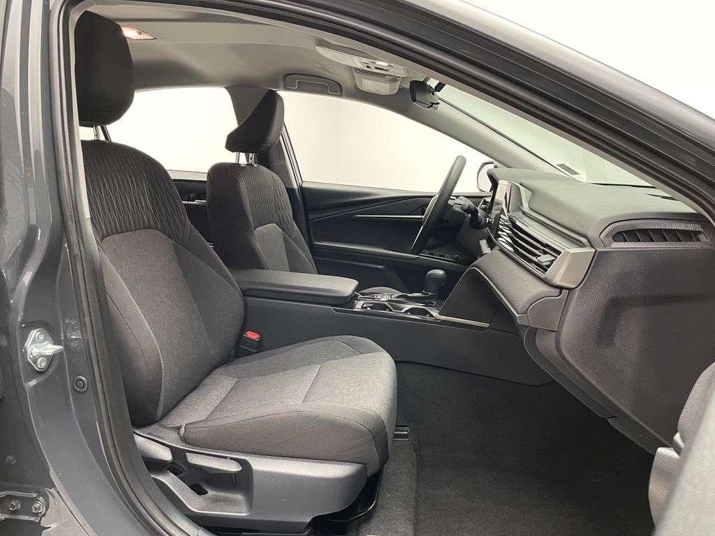 2025 Toyota Camry LE 17