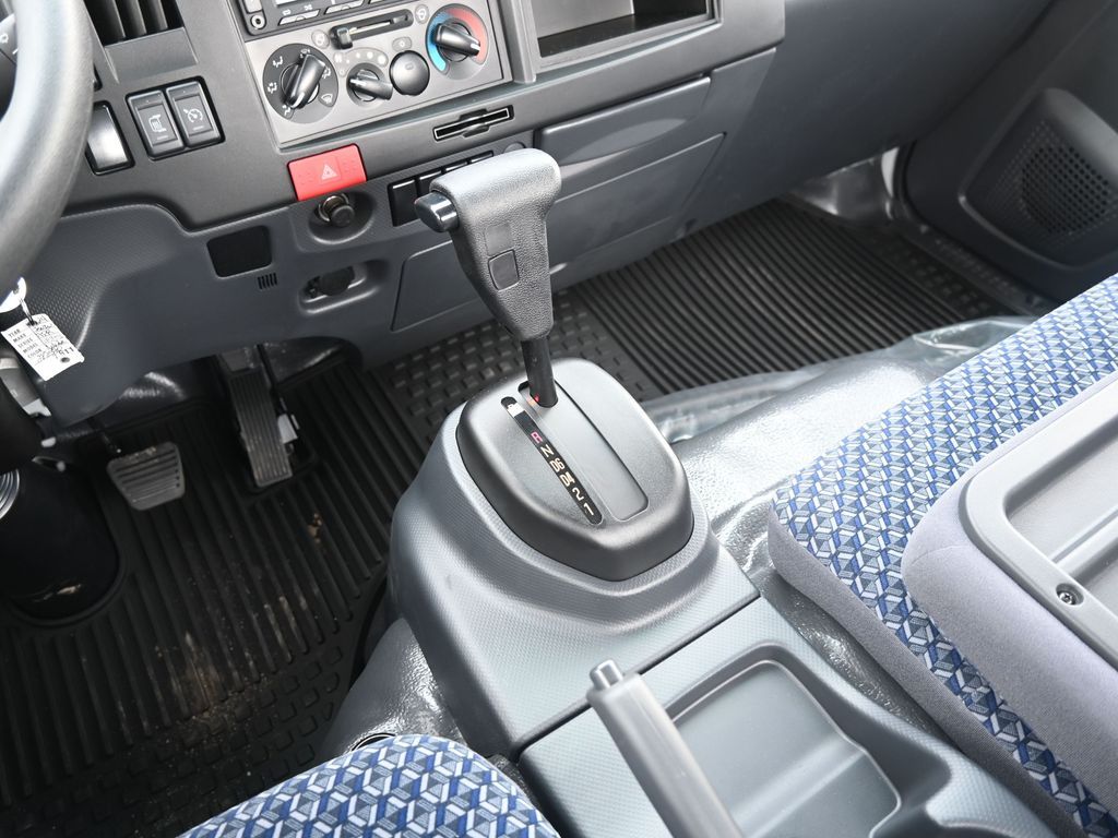 2024 Isuzu NPR HD 