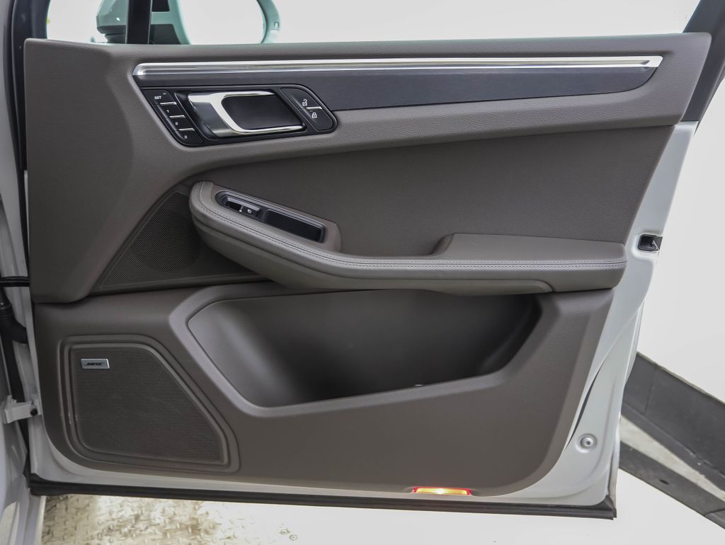 Thumbnail: 2021 Porsche Macan - 28