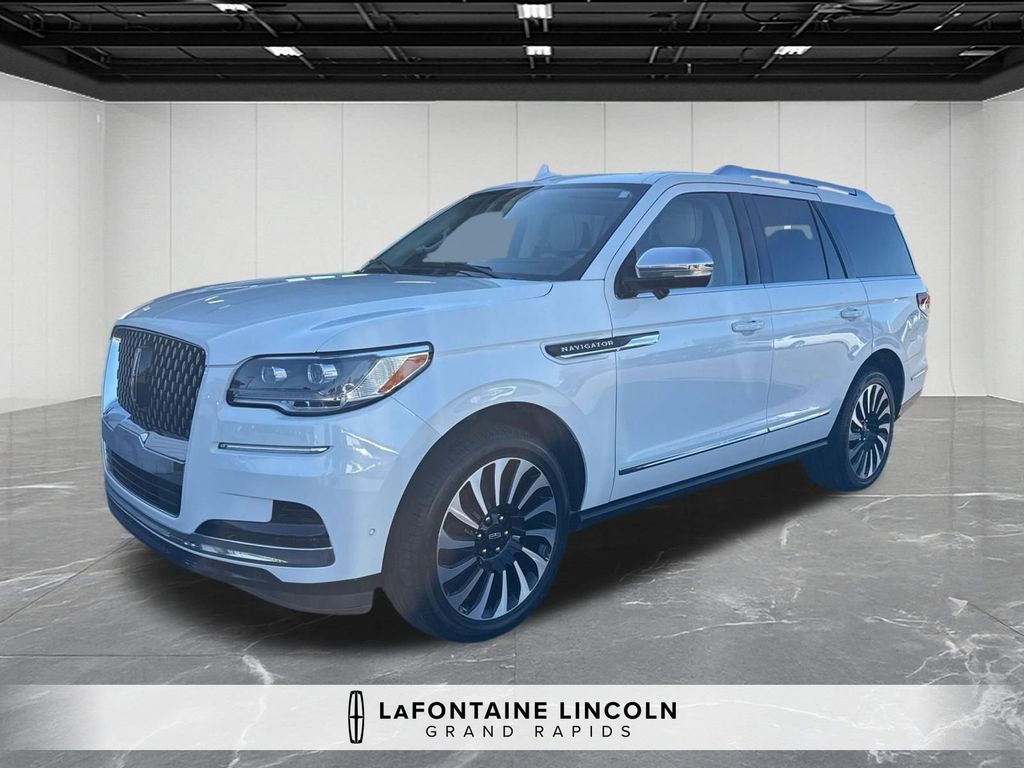 White Metallic 2023 Lincoln Navigator Black Label 4WD SUV / Crossover Four-Wheel Drive Automatic