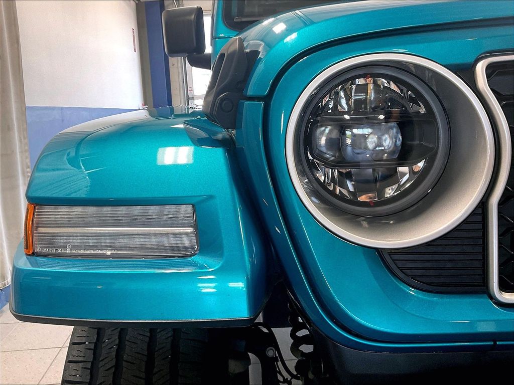 2024 Jeep Wrangler — photo 33