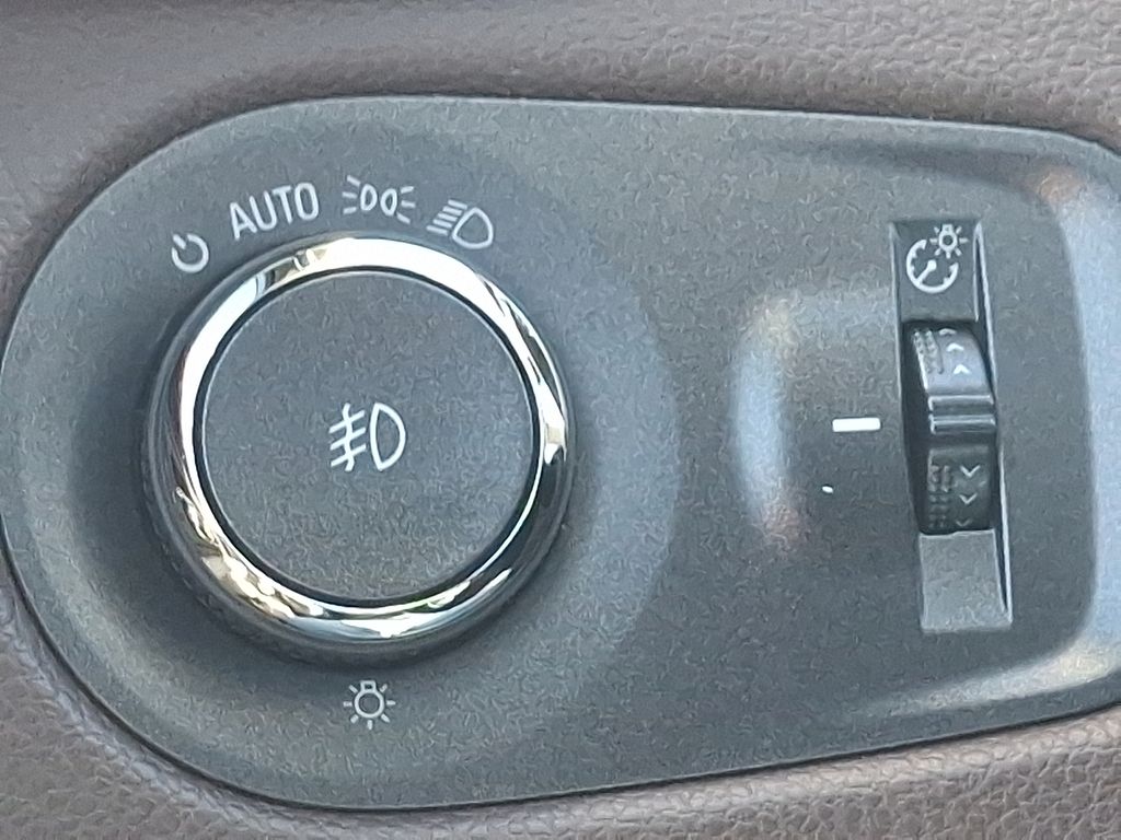 Thumbnail: 2015 Cadillac SRX - 25