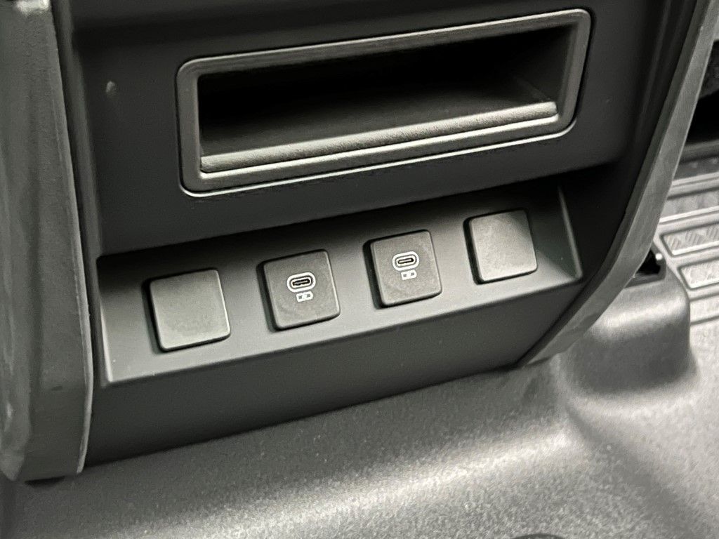 Thumbnail: 2024 Land Rover Defender - 17