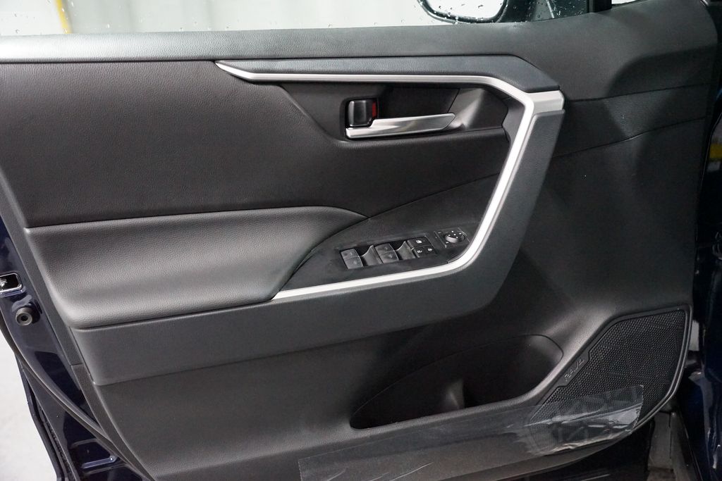 2025 Toyota RAV4 XLE 30