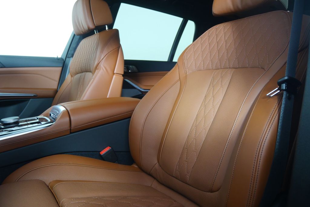 Thumbnail: 2026 BMW X7 - 11