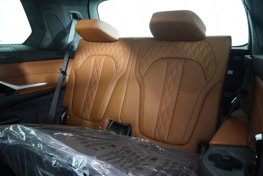 Thumbnail: 2026 BMW X7 - 18