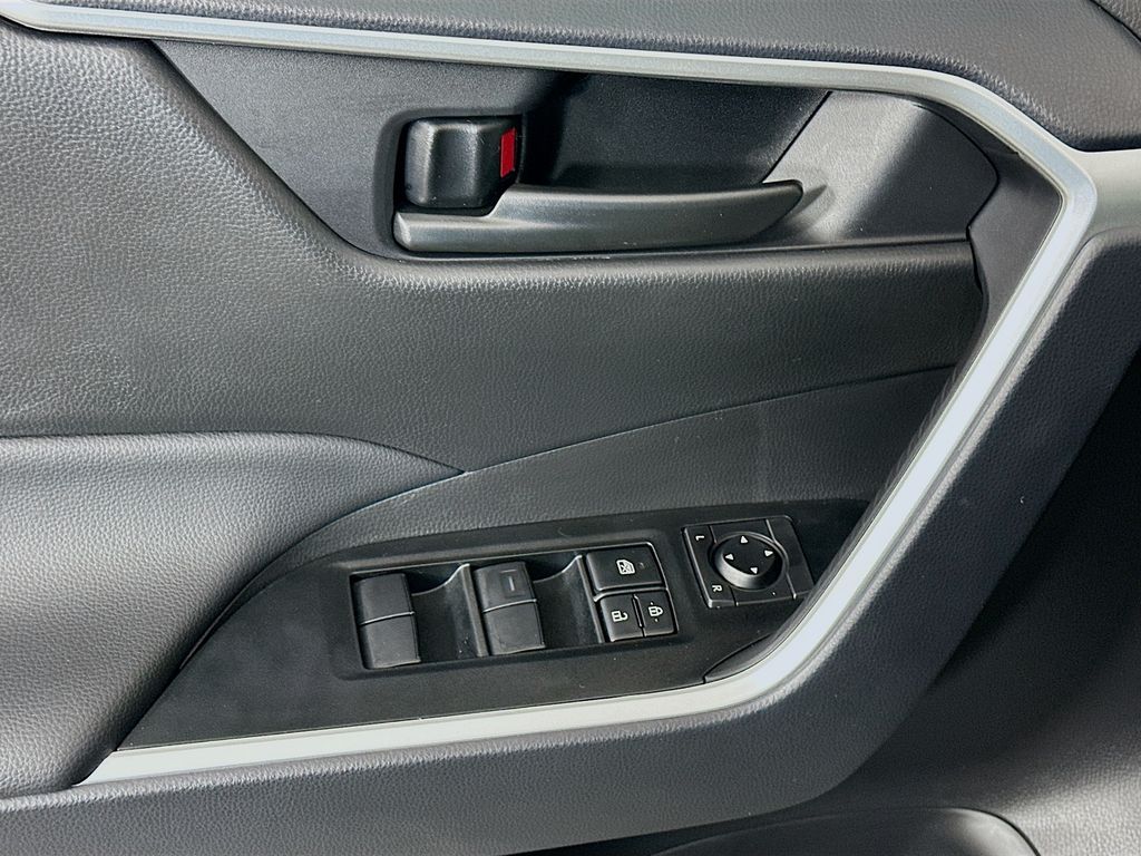 Thumbnail: 2025 Toyota RAV4 - 18