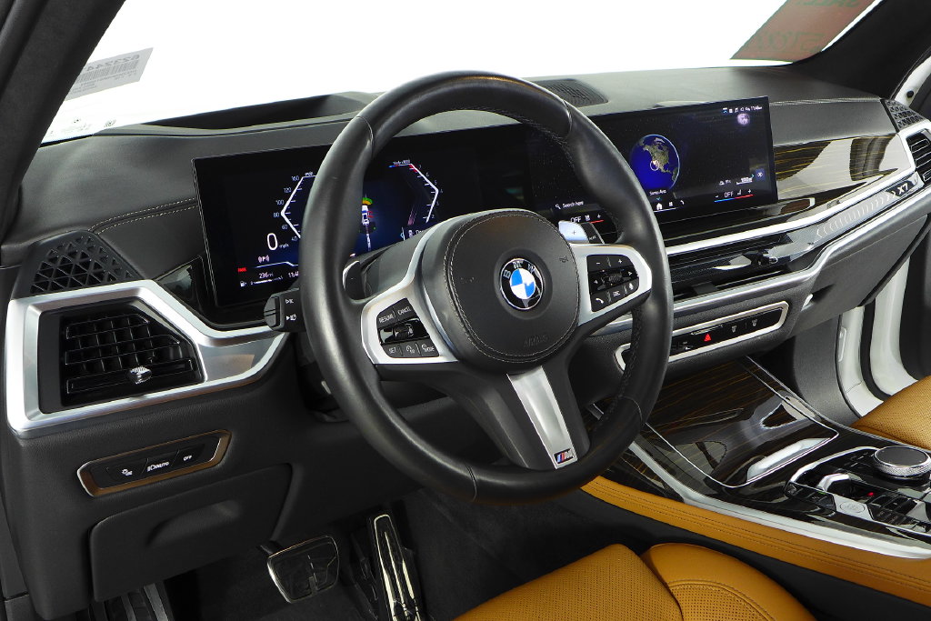 Thumbnail: 2024 BMW X7 - 32
